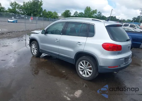 2017 Volkswagen Tiguan 2.0T Wolfsburg Edition z USA, uszkodzony, nr VIN WVGSV7AX4HK011237